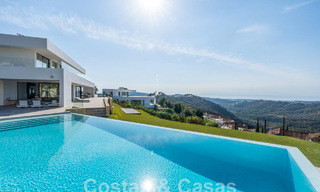 Moderna villa de lujo en venta con vistas al mar en urbanización cerrada rodeada de naturaleza en Marbella - Benahavis 59224 