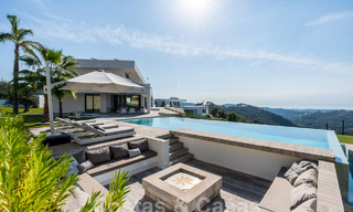 Moderna villa de lujo en venta con vistas al mar en urbanización cerrada rodeada de naturaleza en Marbella - Benahavis 59225 