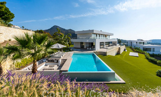 Moderna villa de lujo en venta con vistas al mar en urbanización cerrada rodeada de naturaleza en Marbella - Benahavis 59228 