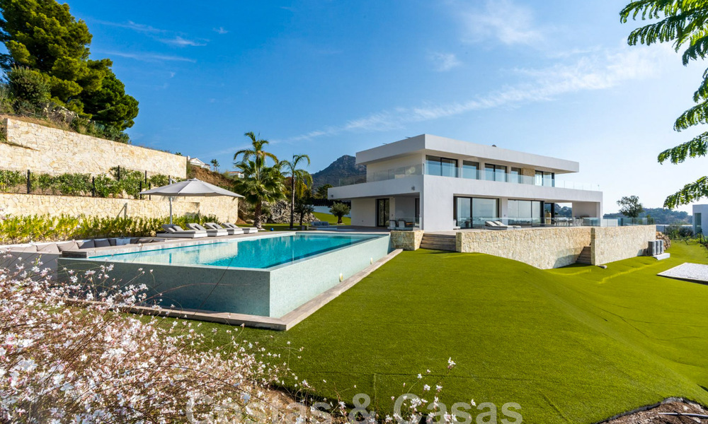 Moderna villa de lujo en venta con vistas al mar en urbanización cerrada rodeada de naturaleza en Marbella - Benahavis 59229