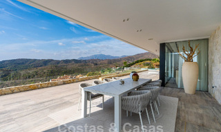 Moderna villa de lujo en venta con vistas al mar en urbanización cerrada rodeada de naturaleza en Marbella - Benahavis 59233 