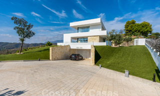 Moderna villa de lujo en venta con vistas al mar en urbanización cerrada rodeada de naturaleza en Marbella - Benahavis 59235 