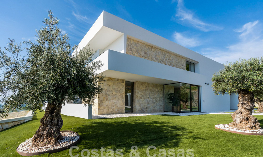 Moderna villa de lujo en venta con vistas al mar en urbanización cerrada rodeada de naturaleza en Marbella - Benahavis 59236