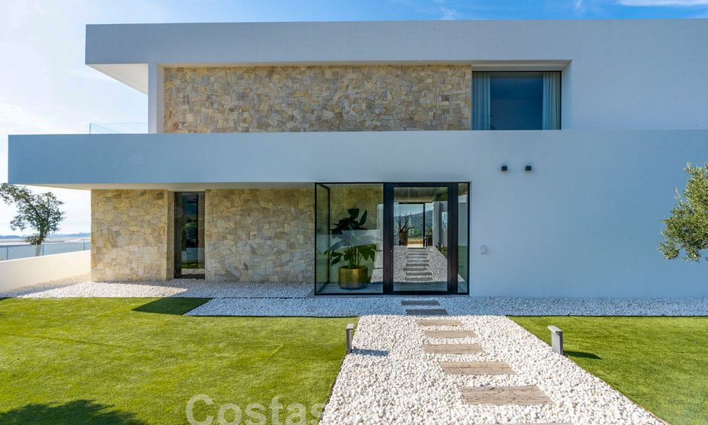 Moderna villa de lujo en venta con vistas al mar en urbanización cerrada rodeada de naturaleza en Marbella - Benahavis 59237