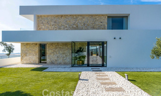 Moderna villa de lujo en venta con vistas al mar en urbanización cerrada rodeada de naturaleza en Marbella - Benahavis 59237 