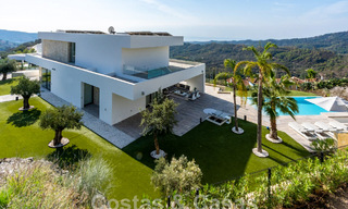 Moderna villa de lujo en venta con vistas al mar en urbanización cerrada rodeada de naturaleza en Marbella - Benahavis 59238 