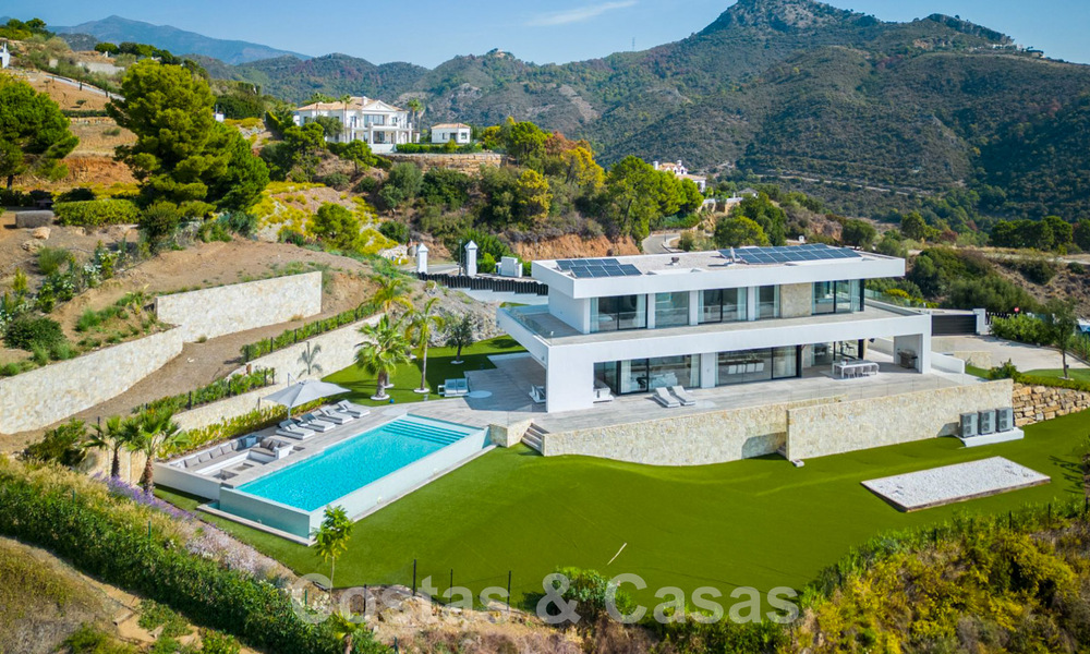 Moderna villa de lujo en venta con vistas al mar en urbanización cerrada rodeada de naturaleza en Marbella - Benahavis 59240