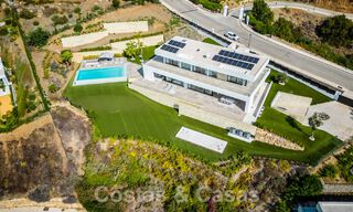 Moderna villa de lujo en venta con vistas al mar en urbanización cerrada rodeada de naturaleza en Marbella - Benahavis 59243 