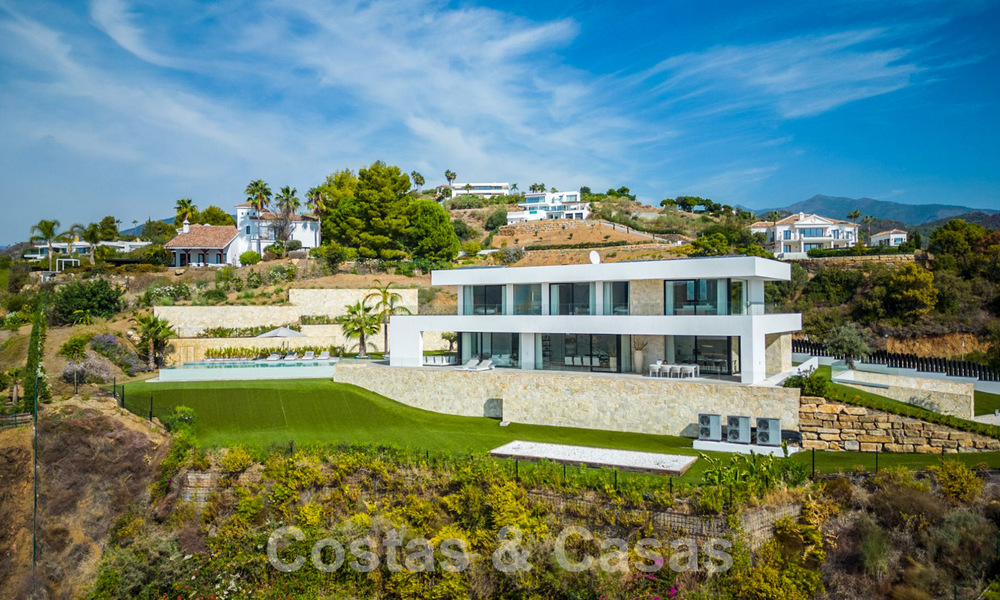 Moderna villa de lujo en venta con vistas al mar en urbanización cerrada rodeada de naturaleza en Marbella - Benahavis 59244