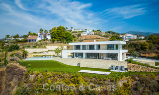 Moderna villa de lujo en venta con vistas al mar en urbanización cerrada rodeada de naturaleza en Marbella - Benahavis 59244 