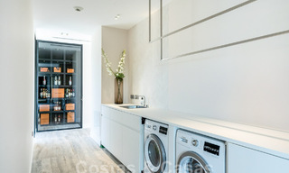 Moderna villa de lujo en venta con vistas al mar en urbanización cerrada rodeada de naturaleza en Marbella - Benahavis 59246 