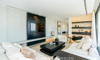 Moderna villa de lujo en venta con vistas al mar en urbanización cerrada rodeada de naturaleza en Marbella - Benahavis 59248 