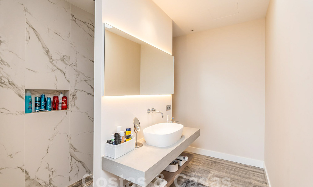 Moderna villa de lujo en venta con vistas al mar en urbanización cerrada rodeada de naturaleza en Marbella - Benahavis 59260