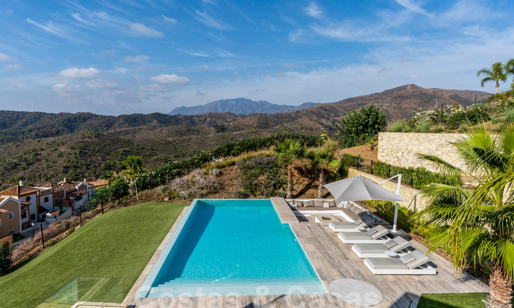 Moderna villa de lujo en venta con vistas al mar en urbanización cerrada rodeada de naturaleza en Marbella - Benahavis 59261