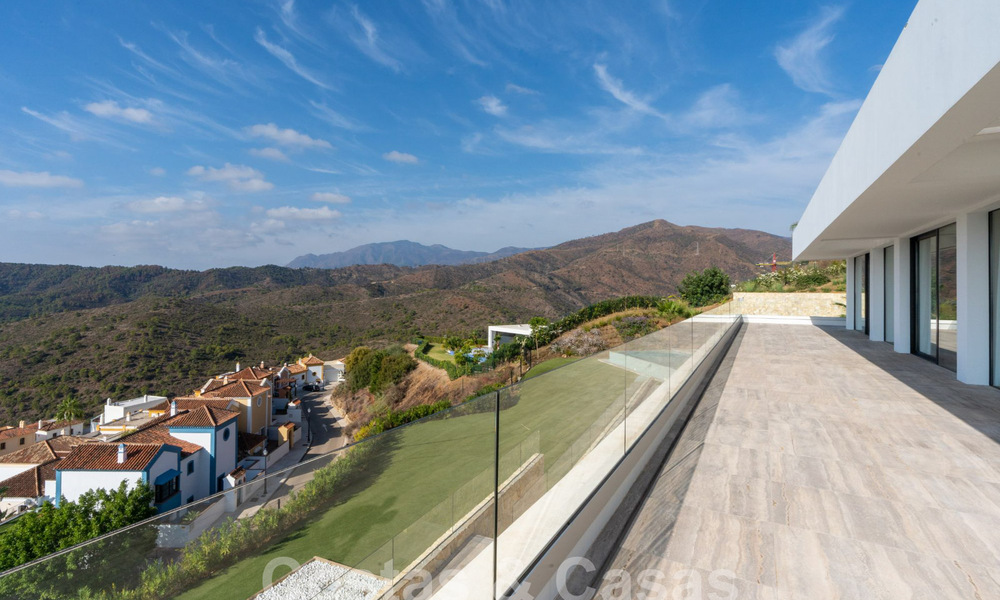 Moderna villa de lujo en venta con vistas al mar en urbanización cerrada rodeada de naturaleza en Marbella - Benahavis 59264