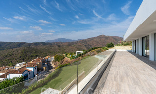 Moderna villa de lujo en venta con vistas al mar en urbanización cerrada rodeada de naturaleza en Marbella - Benahavis 59264 