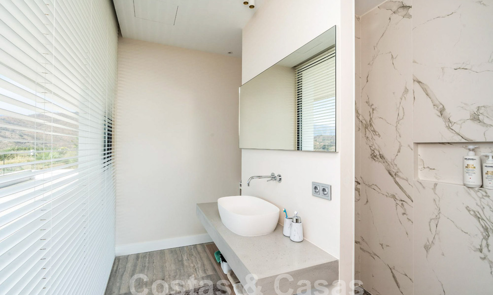 Moderna villa de lujo en venta con vistas al mar en urbanización cerrada rodeada de naturaleza en Marbella - Benahavis 59269