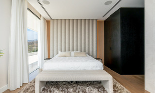 Moderna villa de lujo en venta con vistas al mar en urbanización cerrada rodeada de naturaleza en Marbella - Benahavis 59270 