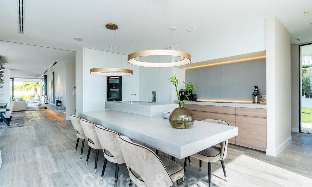 Moderna villa de lujo en venta con vistas al mar en urbanización cerrada rodeada de naturaleza en Marbella - Benahavis 59276