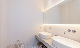 Moderna villa de lujo en venta con vistas al mar en urbanización cerrada rodeada de naturaleza en Marbella - Benahavis 59281 