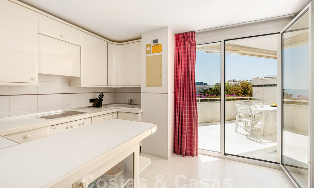 Apartamento de lujo en complejo en primera línea de playa en venta en Marbella centro 59296