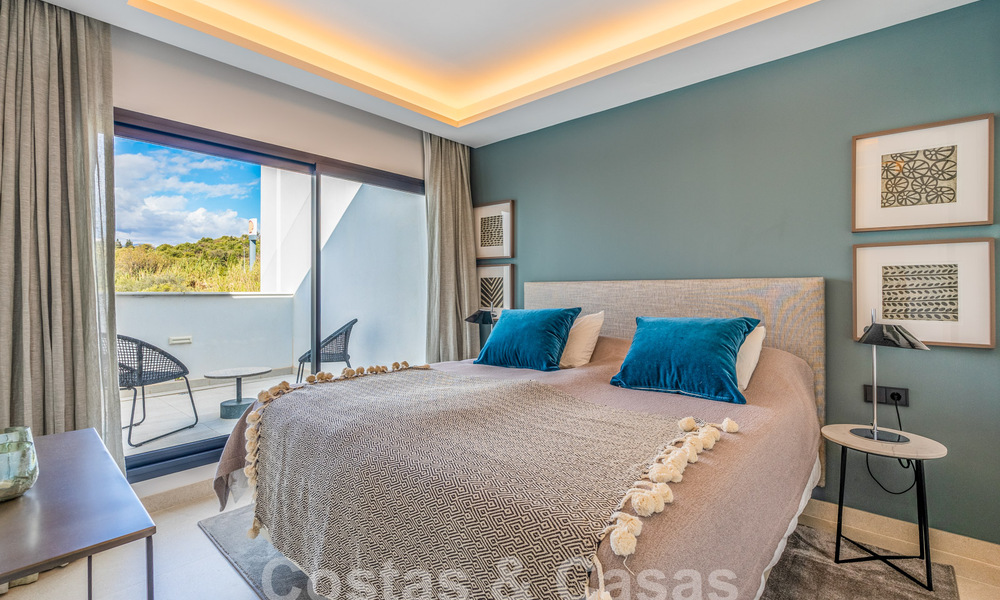 Casa moderna y familiar en venta en un complejo de playa a poca distancia del centro de Estepona 59402