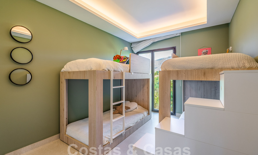 Casa moderna y familiar en venta en un complejo de playa a poca distancia del centro de Estepona 59404