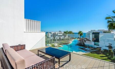 Casa moderna y familiar en venta en un complejo de playa a poca distancia del centro de Estepona 59409