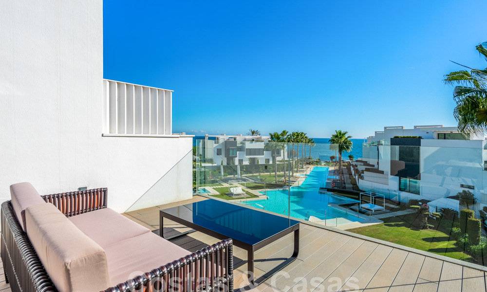 Casa moderna y familiar en venta en un complejo de playa a poca distancia del centro de Estepona 59409