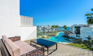 Casa moderna y familiar en venta en un complejo de playa a poca distancia del centro de Estepona 59409 