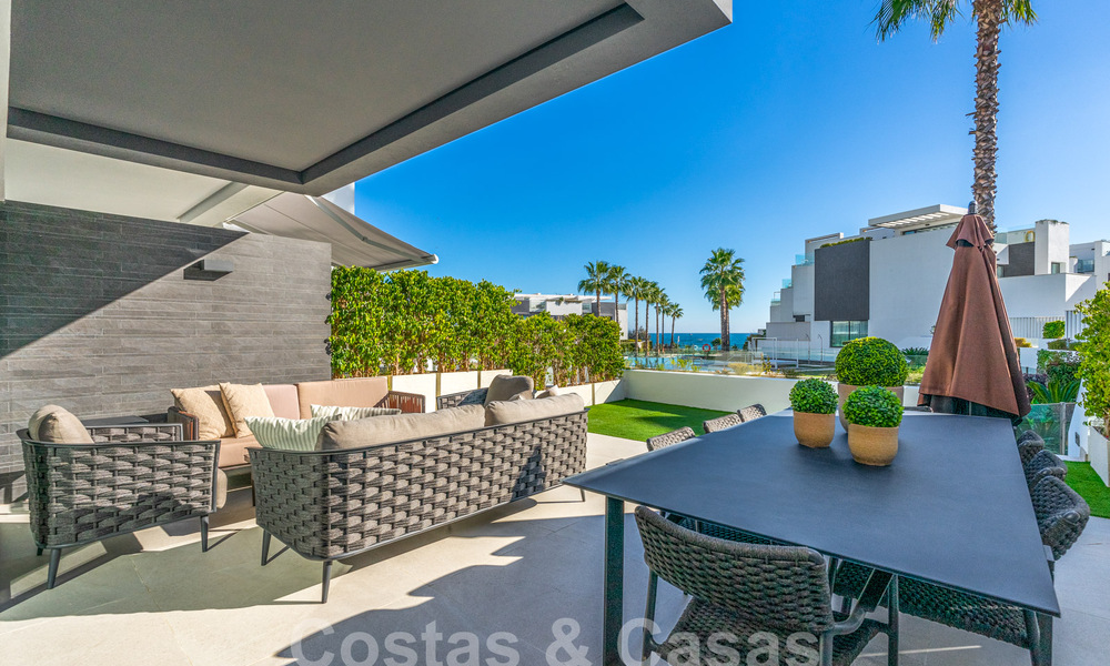 Casa moderna y familiar en venta en un complejo de playa a poca distancia del centro de Estepona 59416