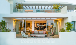 Ático vanguardista en venta con vistas panorámicas de 180°, en las colinas de Marbella 59422 