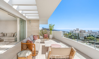 Ático vanguardista en venta con vistas panorámicas de 180°, en las colinas de Marbella 59427 
