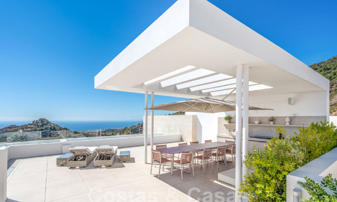 Ático vanguardista en venta con vistas panorámicas de 180°, en las colinas de Marbella 59430