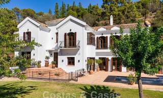 Villa mediterránea de lujo en venta en urbanización cerrada en El Madroñal, Marbella - Benahavis 59498 