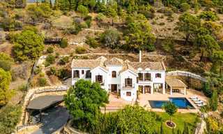 Villa mediterránea de lujo en venta en urbanización cerrada en El Madroñal, Marbella - Benahavis 59502 