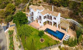 Villa mediterránea de lujo en venta en urbanización cerrada en El Madroñal, Marbella - Benahavis 59503 