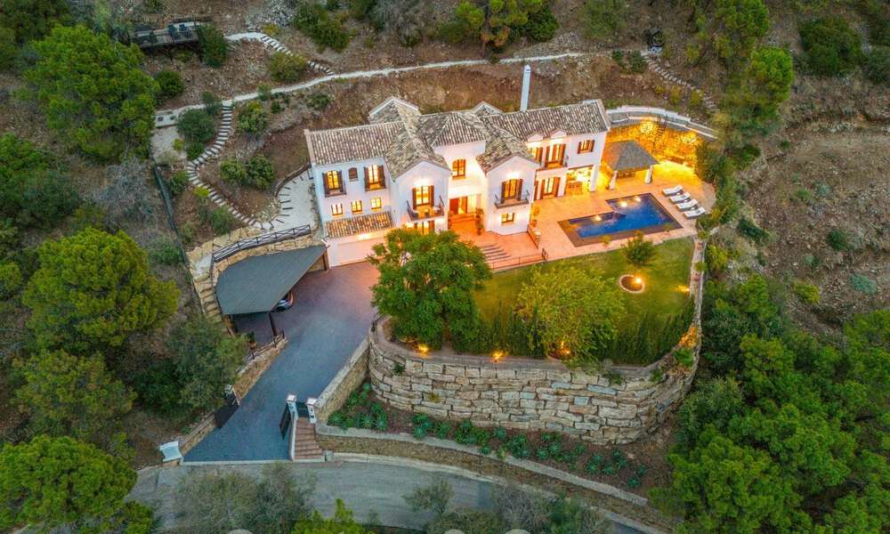 Villa mediterránea de lujo en venta en urbanización cerrada en El Madroñal, Marbella - Benahavis 59504