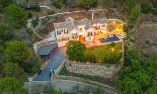 Villa mediterránea de lujo en venta en urbanización cerrada en El Madroñal, Marbella - Benahavis 59504 