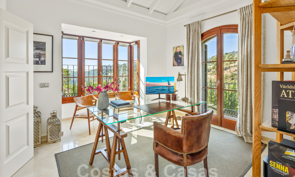 Villa mediterránea de lujo en venta en urbanización cerrada en El Madroñal, Marbella - Benahavis 59507