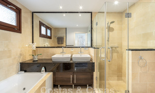 Villa mediterránea de lujo en venta en urbanización cerrada en El Madroñal, Marbella - Benahavis 59520 