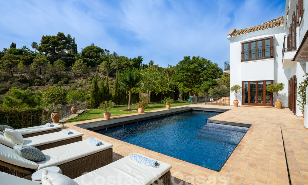 Villa mediterránea de lujo en venta en urbanización cerrada en El Madroñal, Marbella - Benahavis 59521
