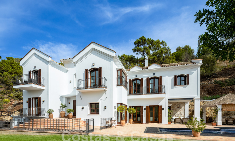 Villa mediterránea de lujo en venta en urbanización cerrada en El Madroñal, Marbella - Benahavis 59522