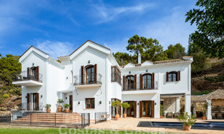 Villa mediterránea de lujo en venta en urbanización cerrada en El Madroñal, Marbella - Benahavis 59522 