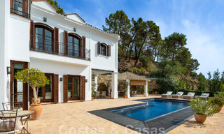 Villa mediterránea de lujo en venta en urbanización cerrada en El Madroñal, Marbella - Benahavis 59523 