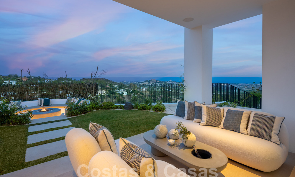 Moderna villa andaluza de lujo con vistas despejadas al mar en venta en urbanización cerrada de La Quinta, Marbella - Benahavis 59526