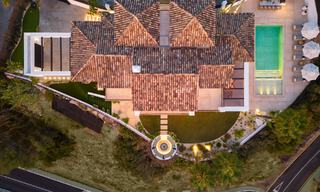 Moderna villa andaluza de lujo con vistas despejadas al mar en venta en urbanización cerrada de La Quinta, Marbella - Benahavis 59532 