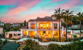 Moderna villa andaluza de lujo con vistas despejadas al mar en venta en urbanización cerrada de La Quinta, Marbella - Benahavis 59533 