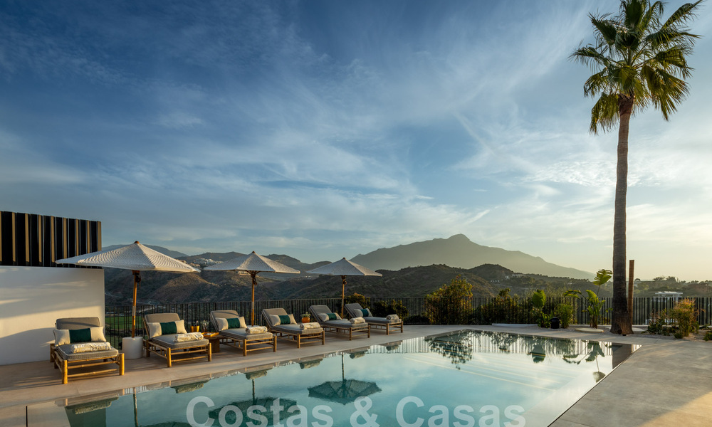 Moderna villa andaluza de lujo con vistas despejadas al mar en venta en urbanización cerrada de La Quinta, Marbella - Benahavis 59535