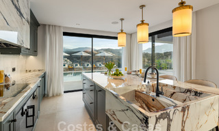 Moderna villa andaluza de lujo con vistas despejadas al mar en venta en urbanización cerrada de La Quinta, Marbella - Benahavis 59536 